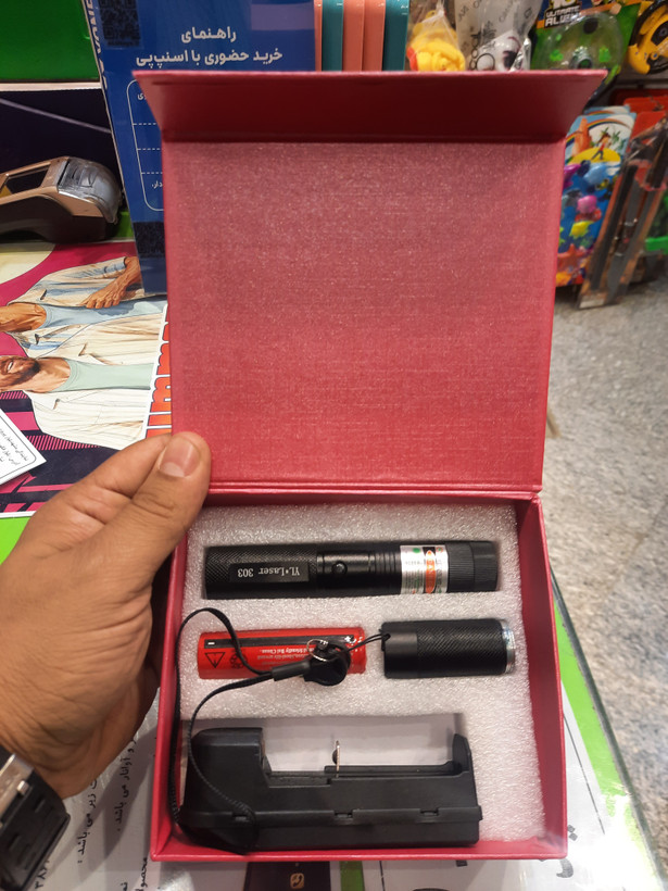 لیزر رنگی کیلومتری LASER POINTER