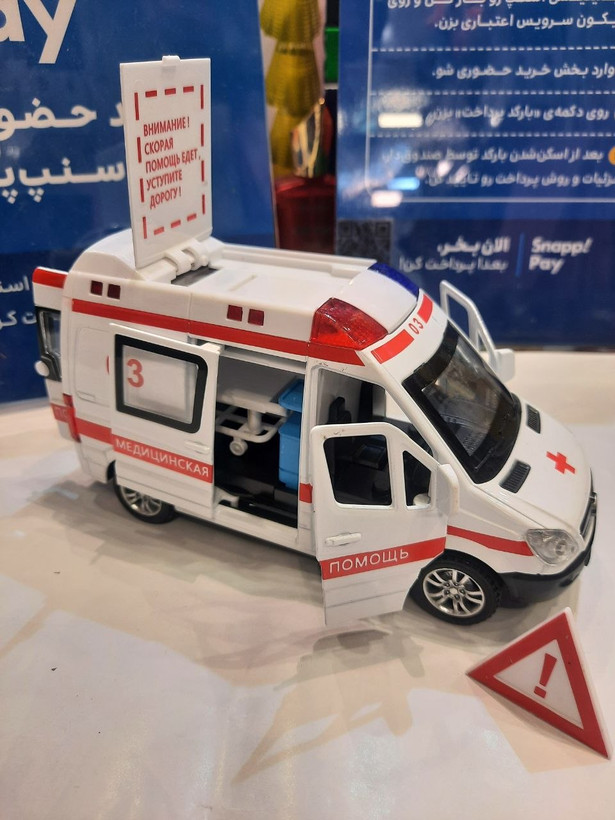 آمبولانس فلزی دربازشو چراغدار و موزیکال